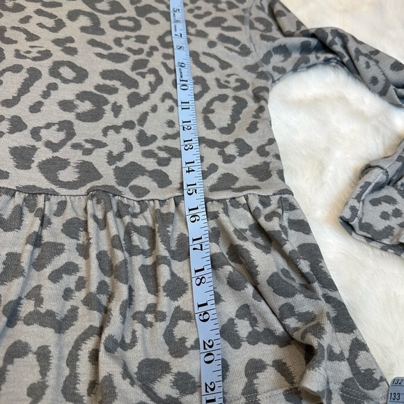 Mystree grey leopard print cropped long sleeve super soft shirt oversized small - Picture 6 of 9